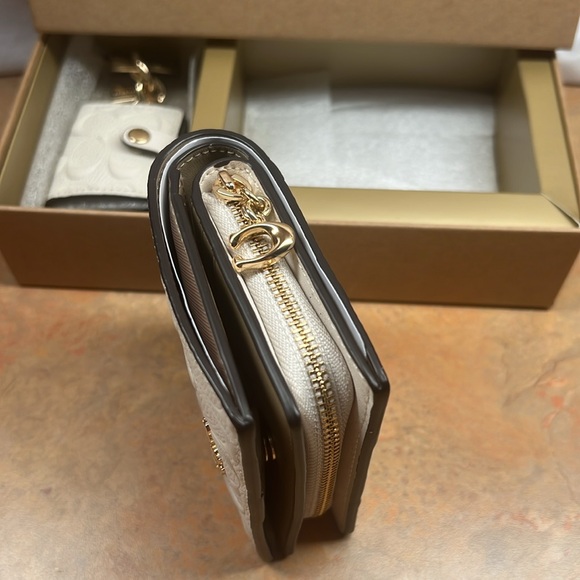 COACH Wallet & Key Ring Picture Frame Charm In Signature Leather NIB - Picture 10 of 12